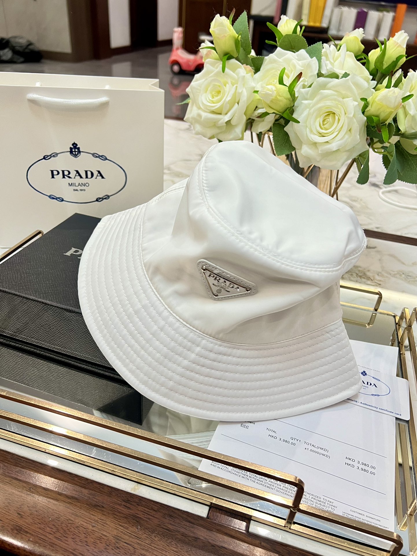 prada hat model 01